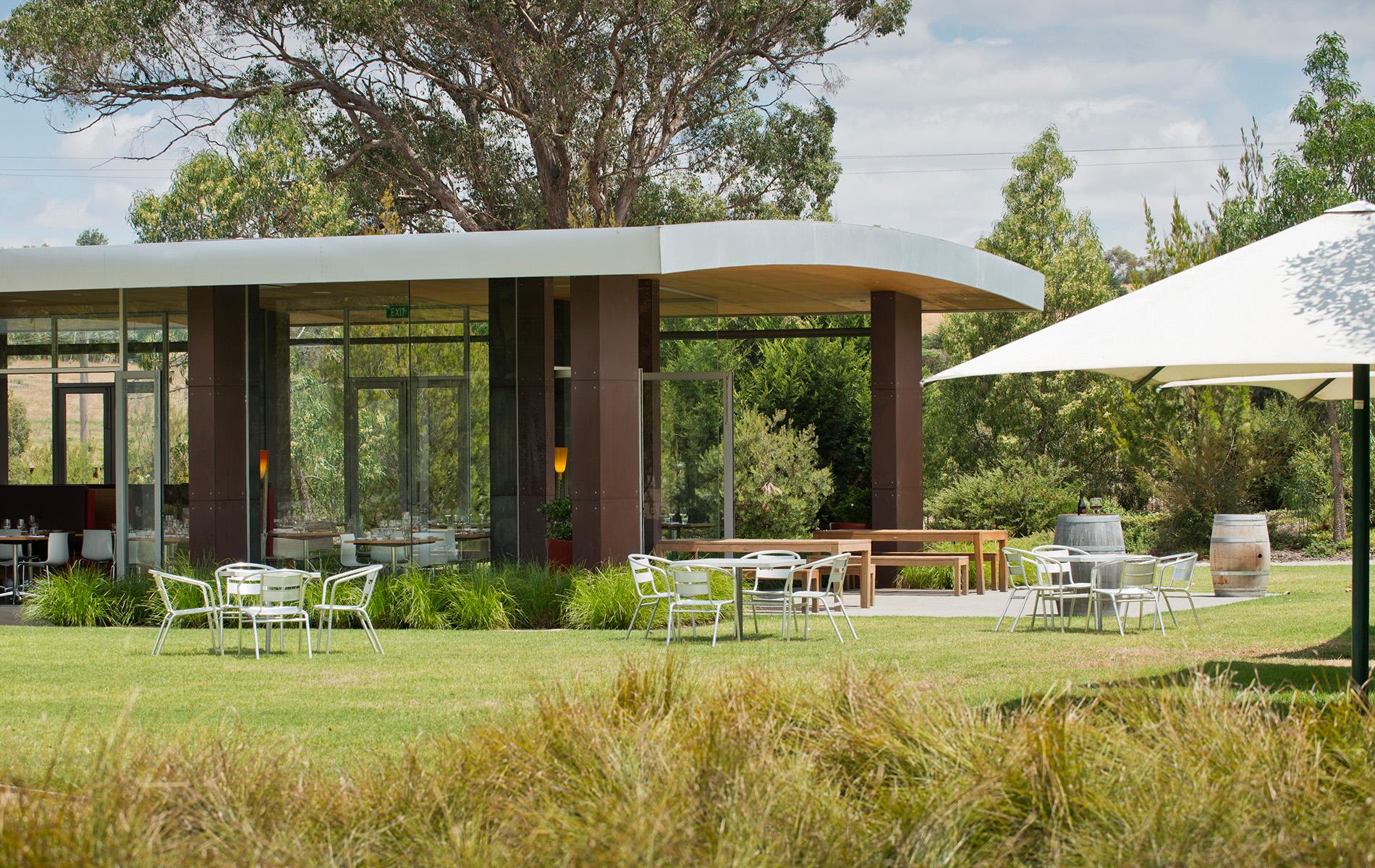 Divino Ristorante garden seating